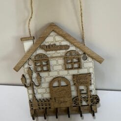 Ahşap Ev Figürlü Anahtarlık Askısı – Dekoratif Duvar Süsü